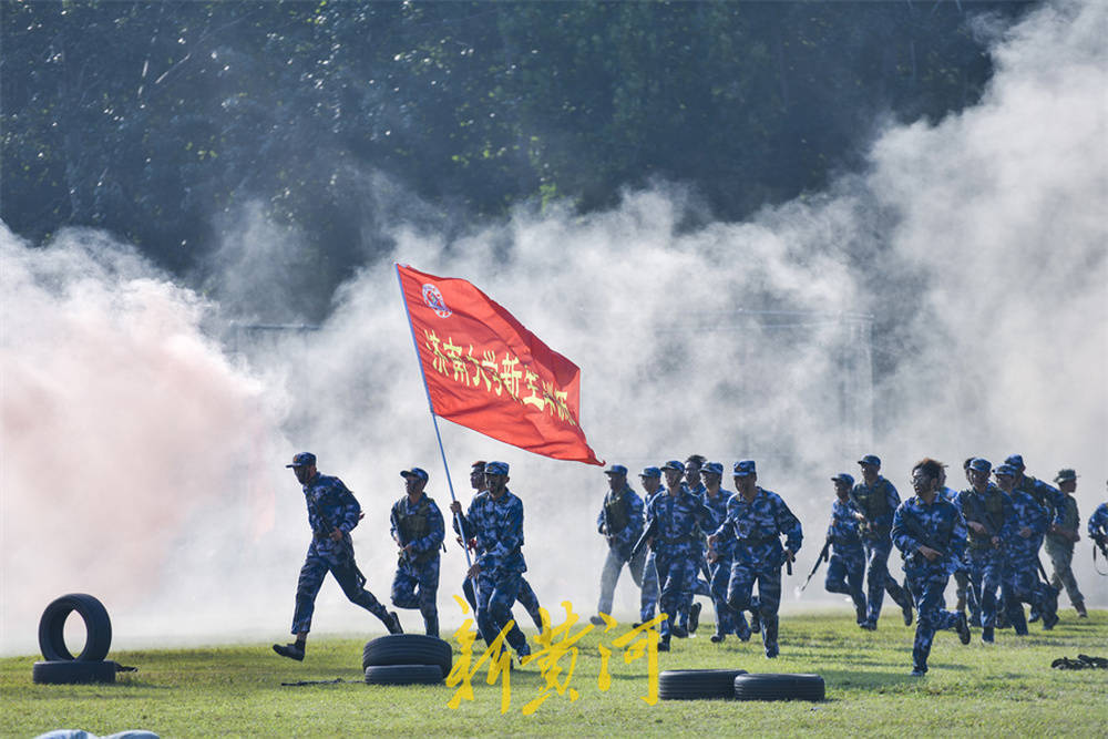 足球场上风起云涌，战场硝烟弥漫