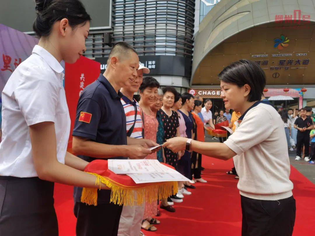 超级巨星豪华助威，现场热闹高潮不断