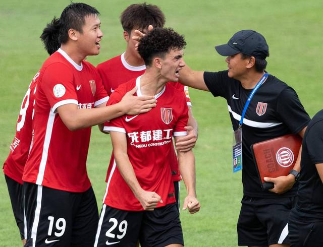 角逐亚洲强手，球员奋力冲刺赢得胜利